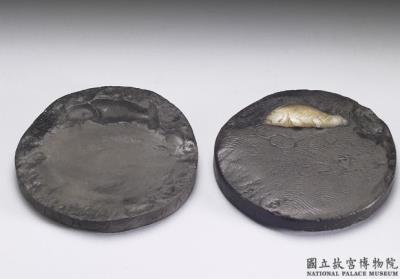 图片[2]-She-stone inkstone with fish and aquatic plants decoration, Ming dynasty (1368-1644)-China Archive